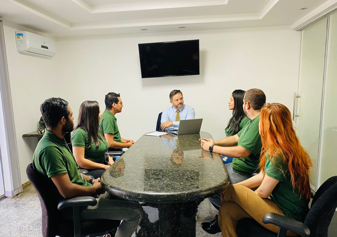 Equipe Elonet em reunião